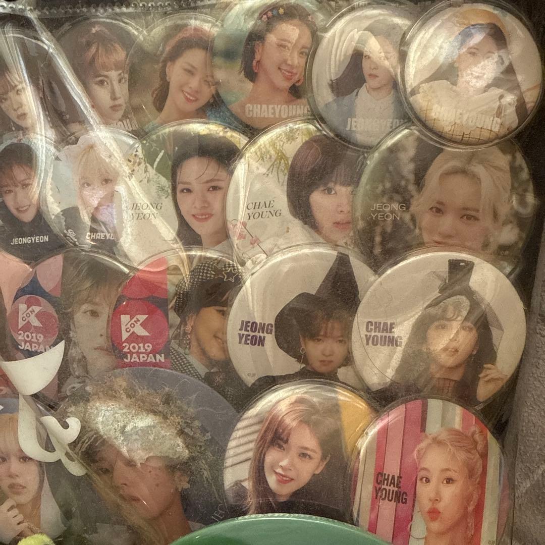 TWICE 痛バ　缶バッジ