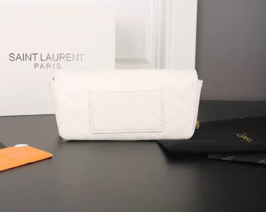 YVES SAINT LAURENTホワイト キルティングチェーシ18.5*10