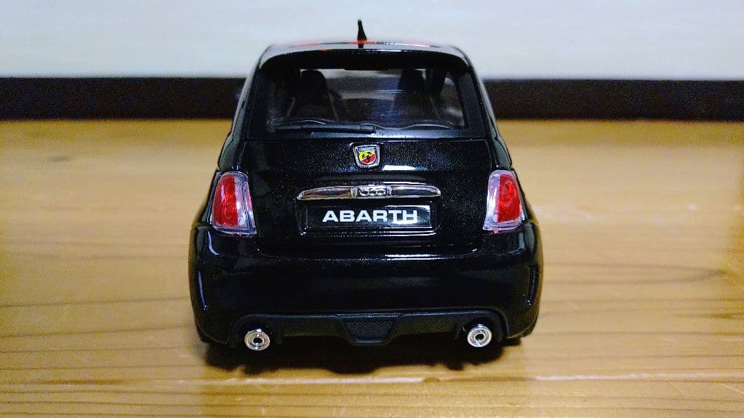 1/18　ミニカー　ブラーゴ　アバルト　500　フィアット　チンクエチェント