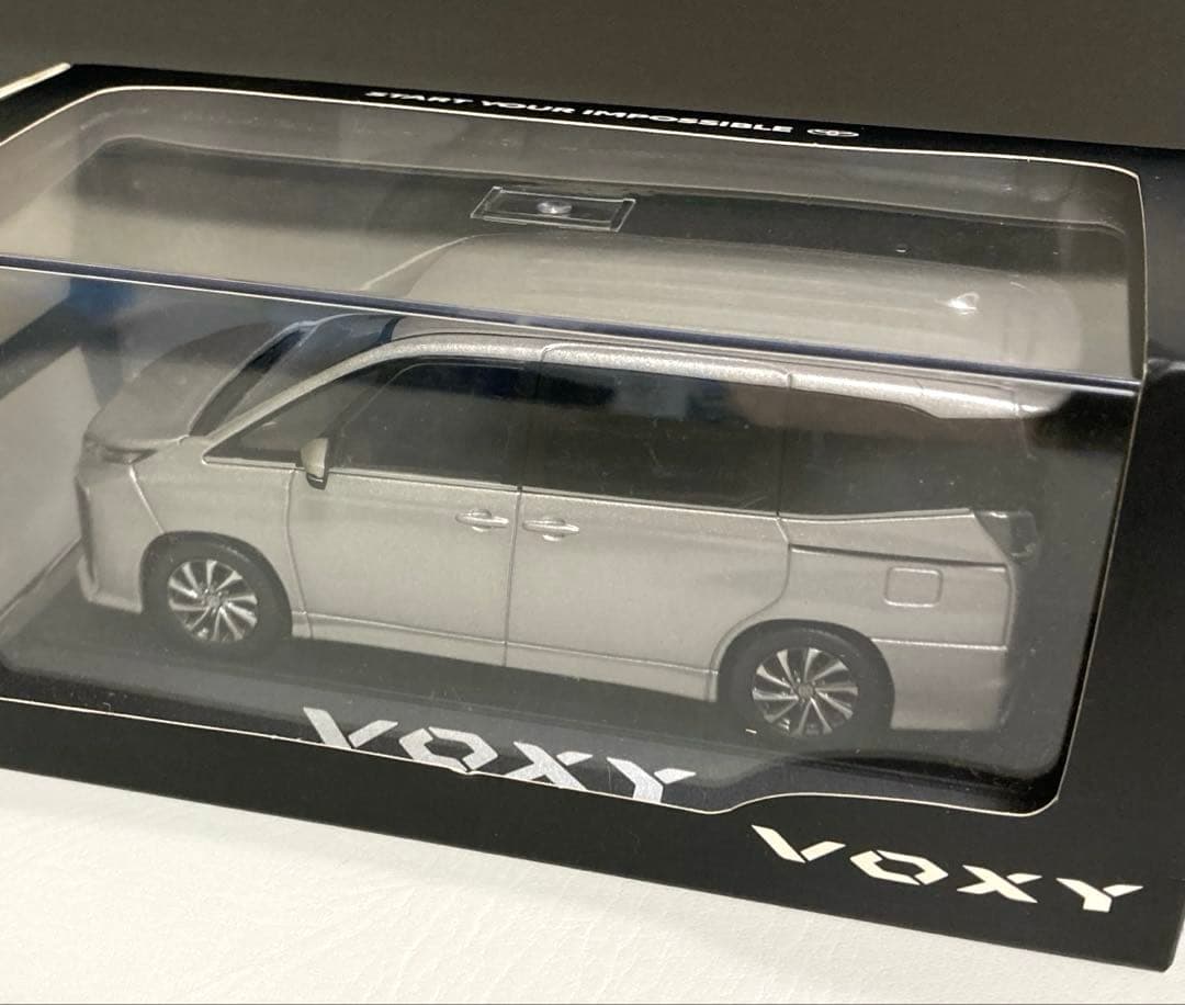 トヨタ　ヴォクシー VOXY メタルストリームメタリック　1/30 ミニカー
