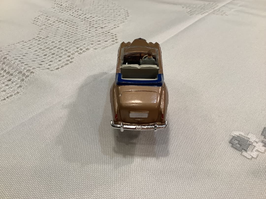 大幅お値下げ！レアカラーDINKY TOYS BENTLEY ミニカー