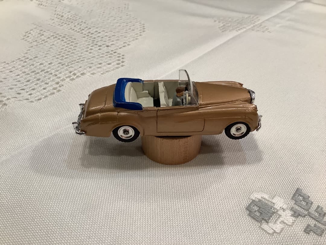 大幅お値下げ！レアカラーDINKY TOYS BENTLEY ミニカー