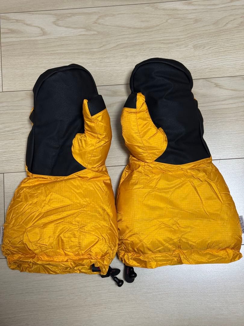 mont-bell イエロー　ダウンミトングローブ　ウィンドストッパー