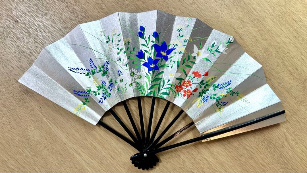 華やかな花柄 リバーシブル舞扇子