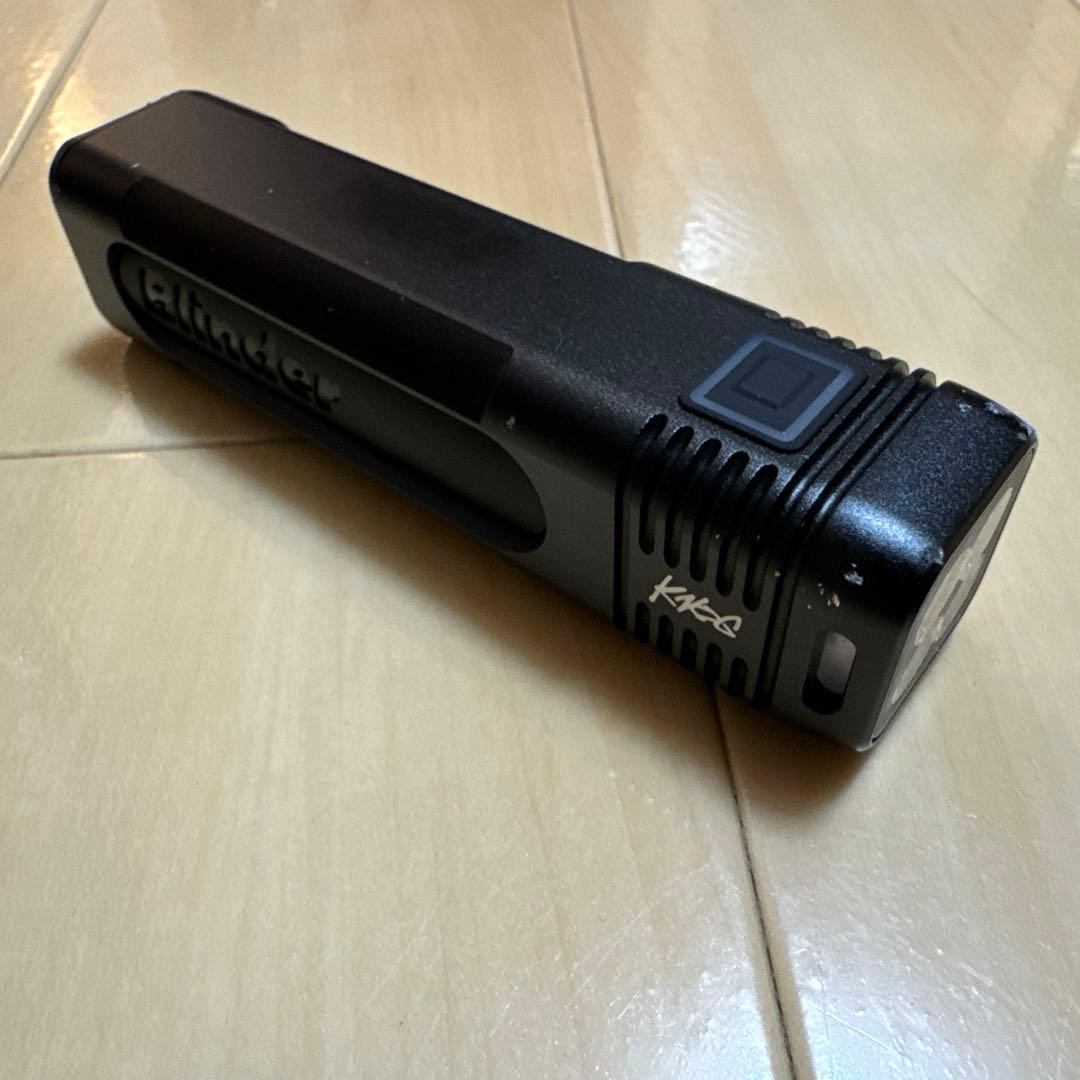 KNOG BLINDER 900 フロントバイクライト