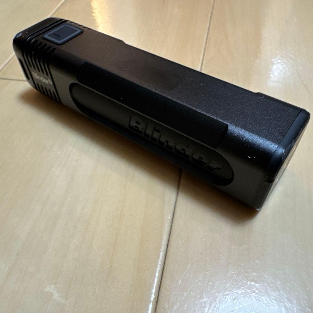 KNOG BLINDER 900 フロントバイクライト