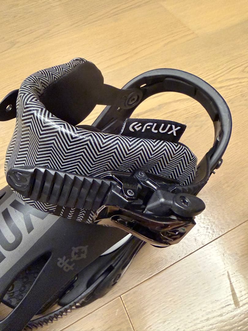 FLUX ビンディング ブラック