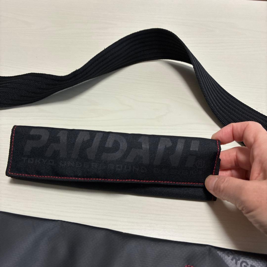 Pandani パンダーニ メッセンジャーバッグ 黒水玉 サコッシュ