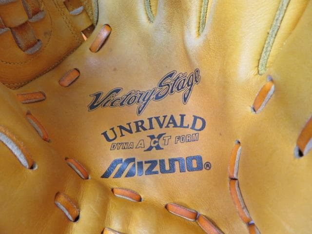 ラ*ン様 6AA2359 MIZUNOミズノ ビクトリーステージ グローブ 硬式