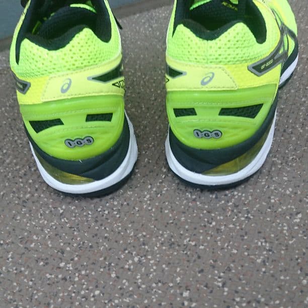 asicsジョギングシューズ