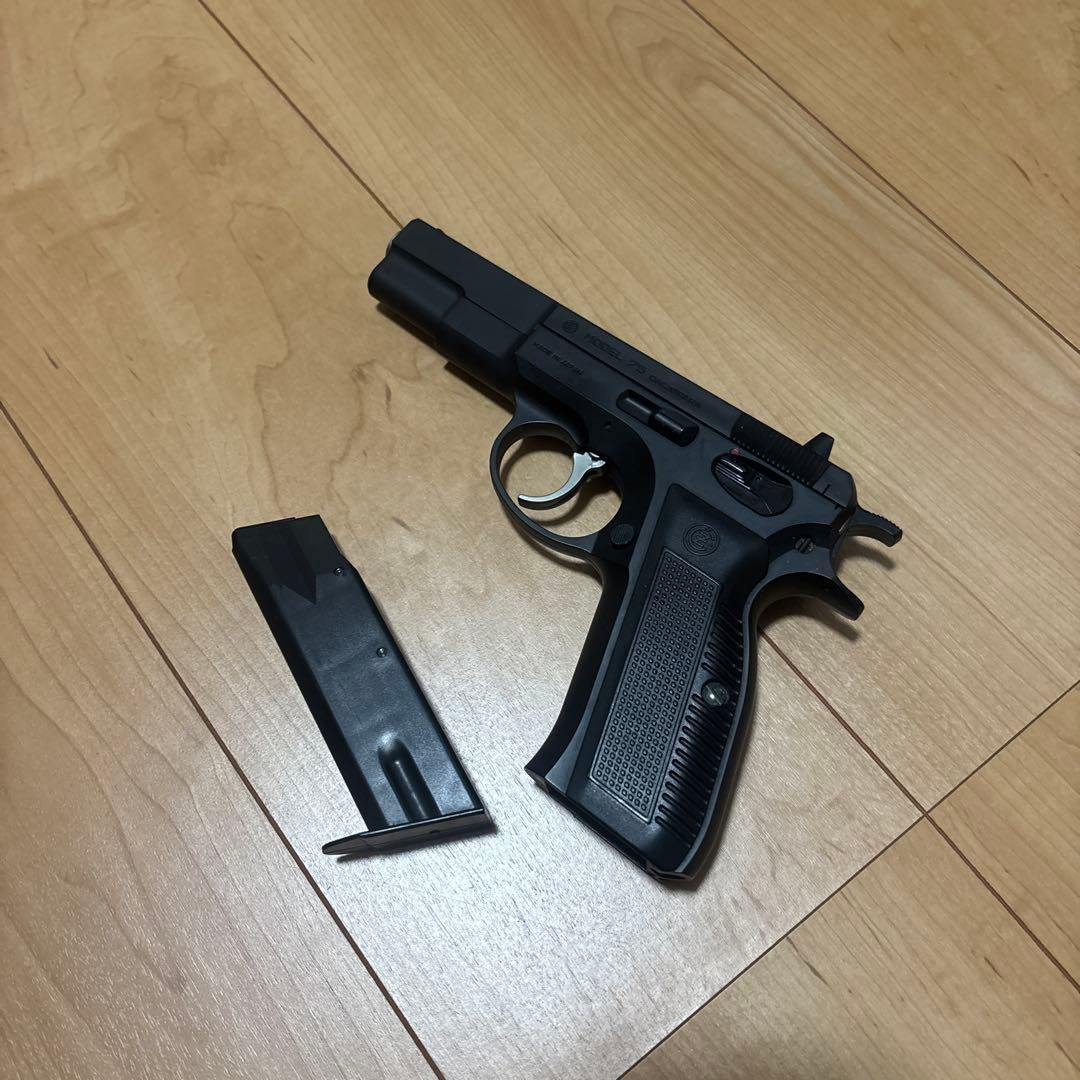 モデルガン ブラック マガジン付き