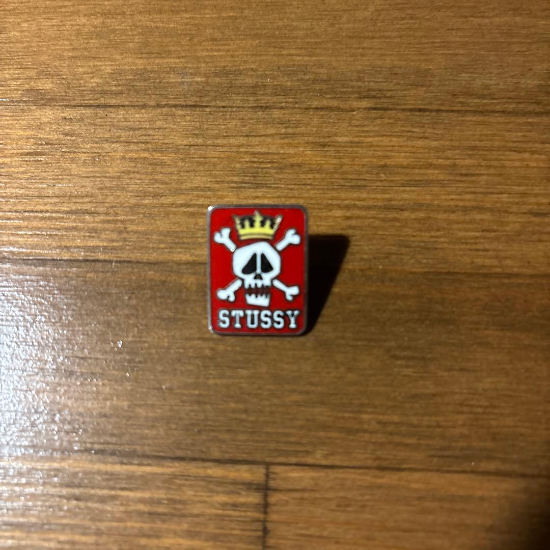 stussy ピンズ