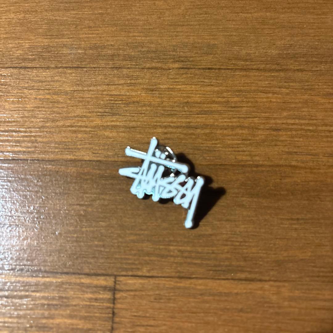 stussy ピンズ