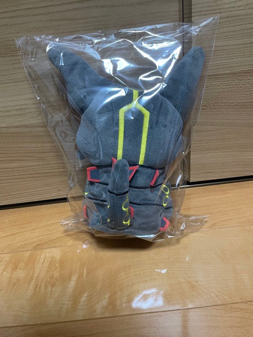 レックウザのポンチョを着たピカチュウぬいぐるみ　布タグなし