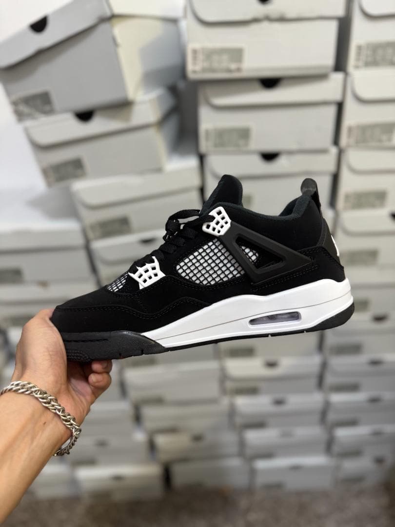 Jordan Air Jordan 4 ブラック/ホワイト