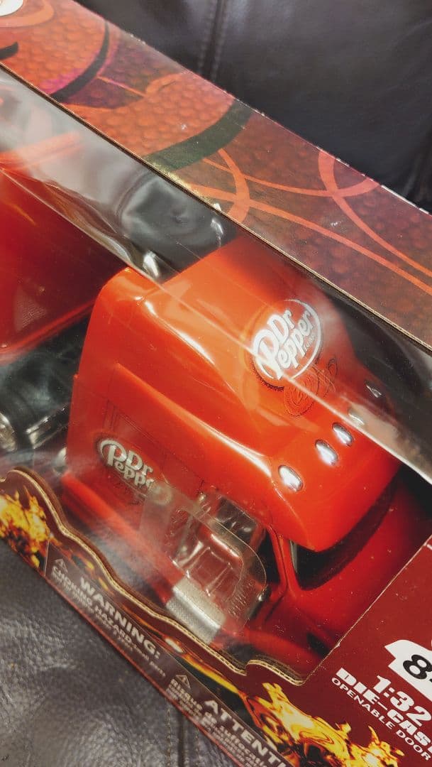 NewRay Dr Pepper ピータービルト387 トラック 1/32