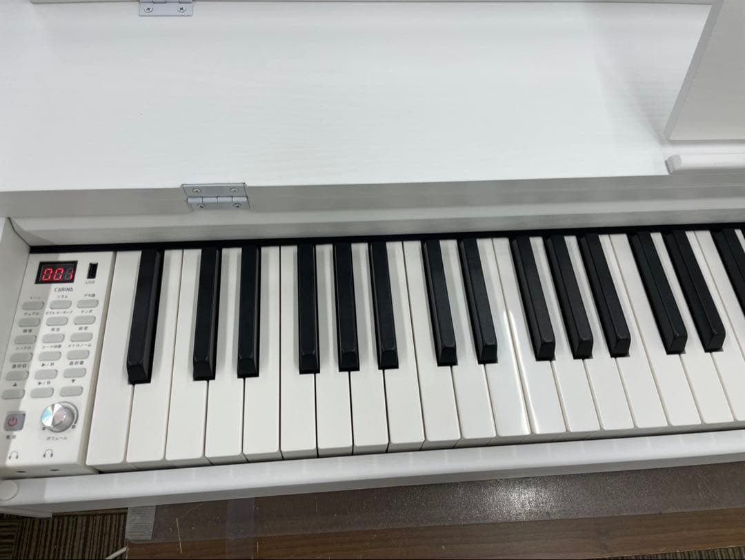 電子ピアノ88鍵盤　ハンマーアクション鍵盤　３本ペダル　ホワイト