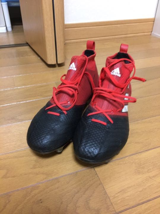 アディダス サッカースパイク ナイキ