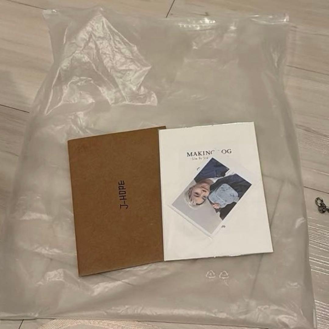 アイドル BTS MADE J-HOPE SIDE BY SIDE MINI BAG