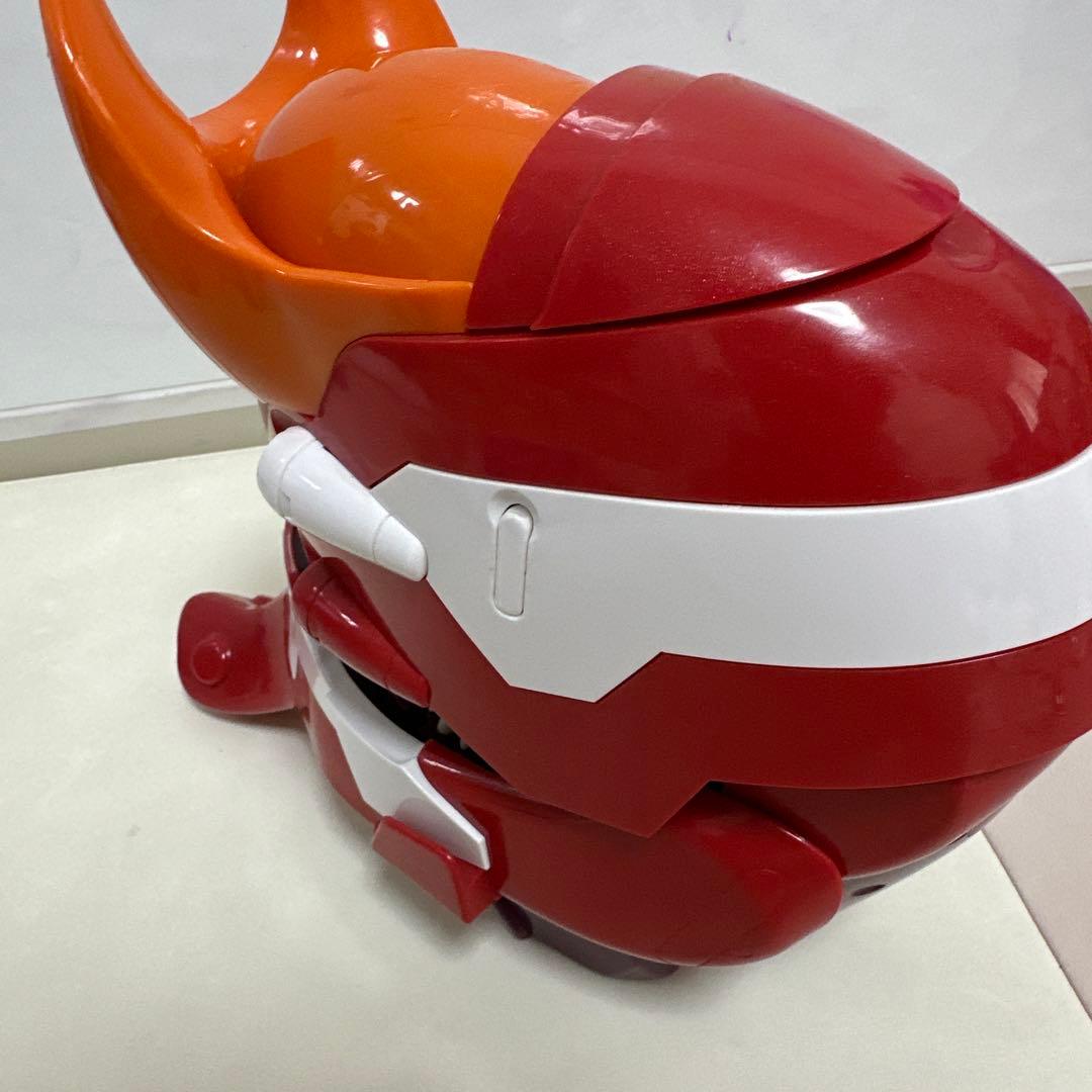 ロボットの頭部デザイン 赤オレンジ