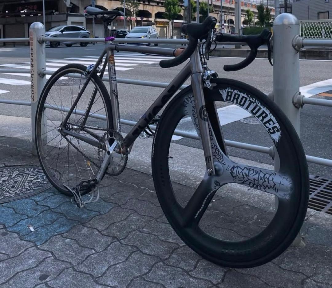 BROTOURES T3 片面グラフィティデザイン仕様　カーボンバトンホイール