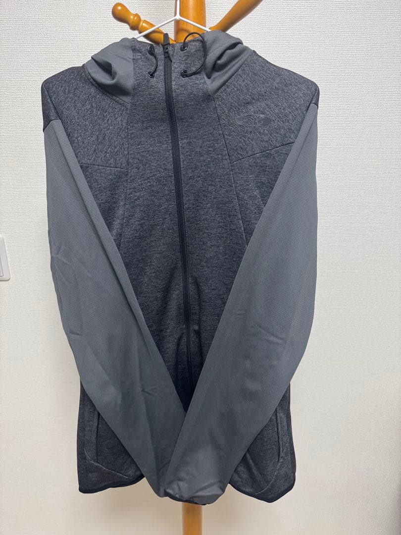 美品 オークリーセットアップ ジャージ上下 グレー