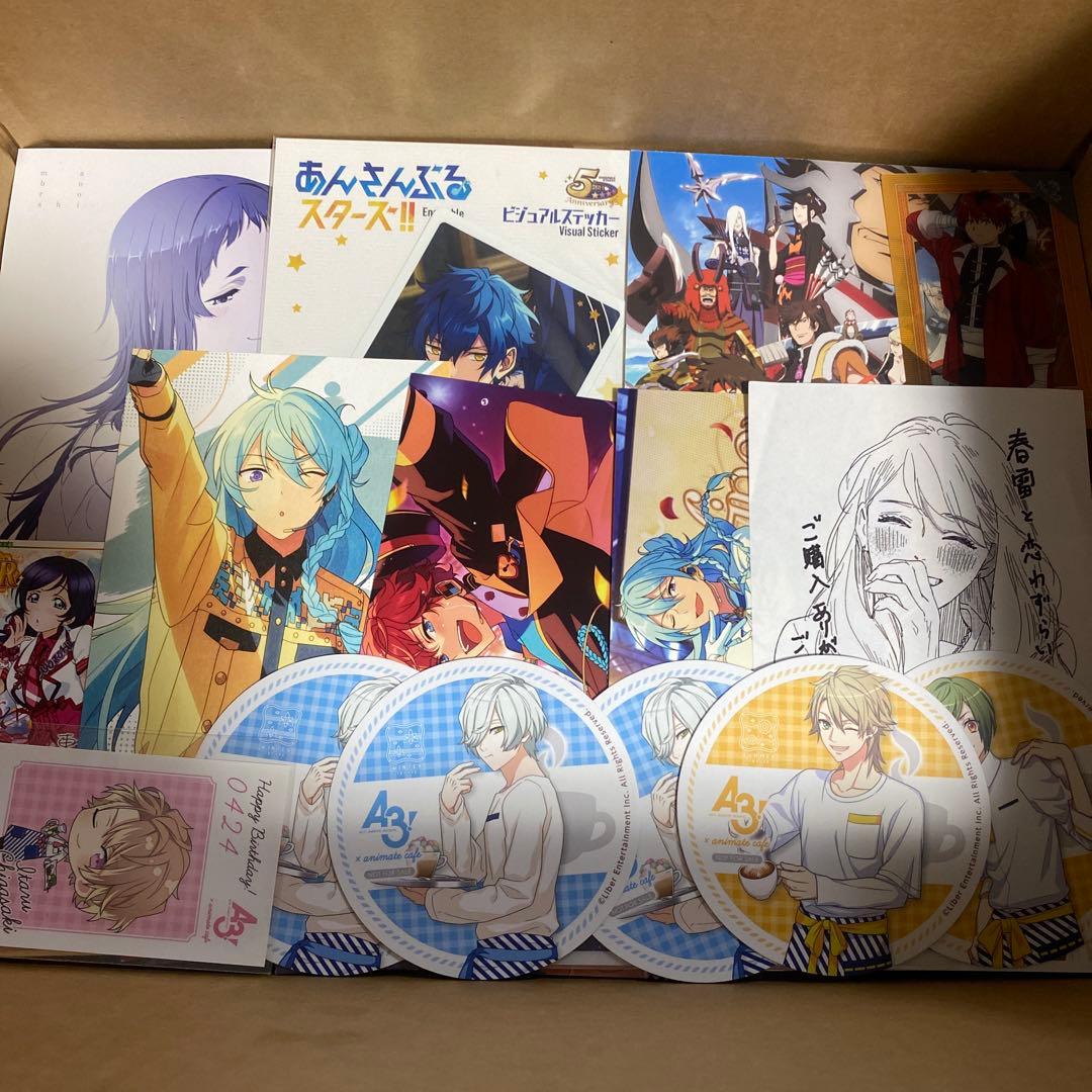 アニメグッズ　まとめ売り　大量　缶バッジ　キーホルダー　アクスタ　紙類　カード