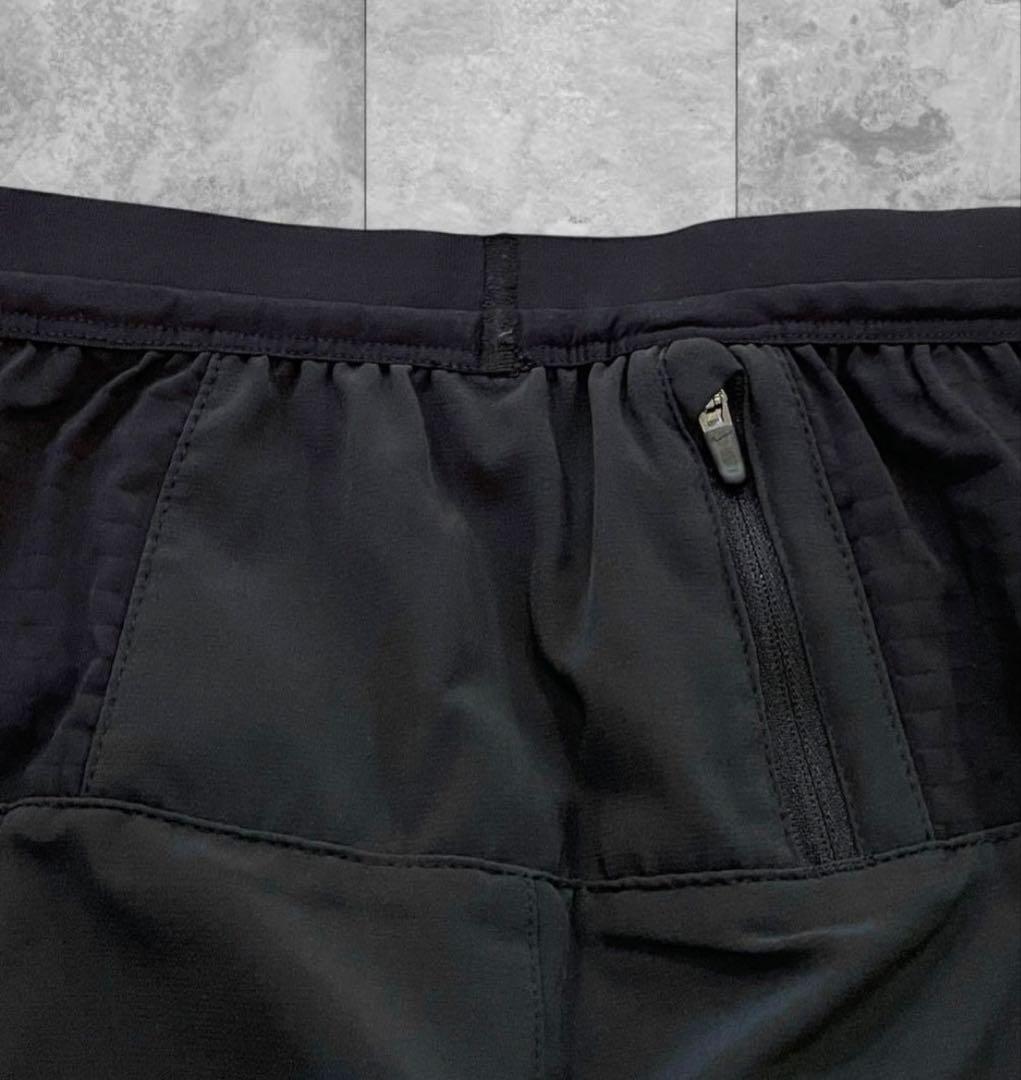Nike スリムフィット ブラックパンツ