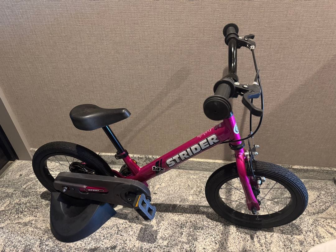 STRIDER 14インチ 幼児用自転車 ピンク　 マルチバイクスタンド付き