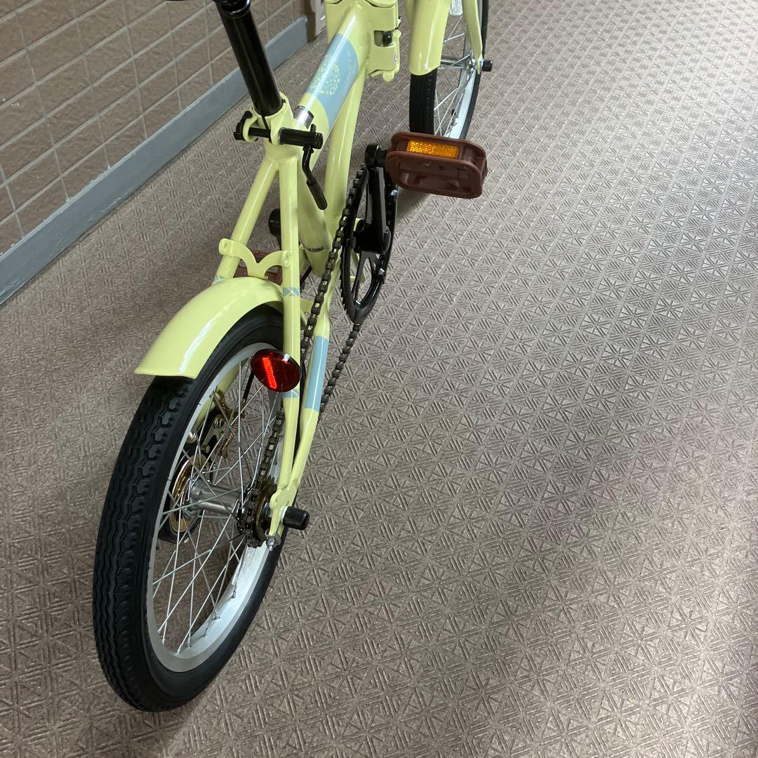 折りたたみ自転車 淡い黄色