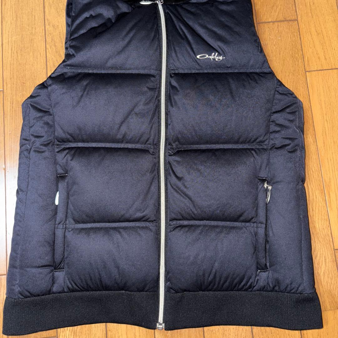 美品　オークリー ダウンベスト　M レディースゴルフウェア　ゴルフベスト 黒