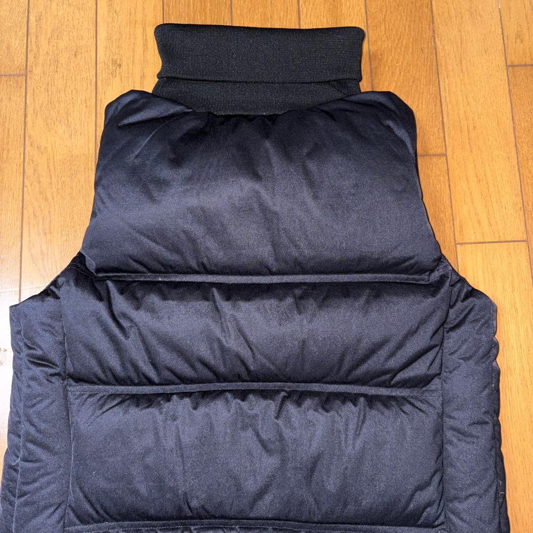 美品　オークリー ダウンベスト　M レディースゴルフウェア　ゴルフベスト 黒