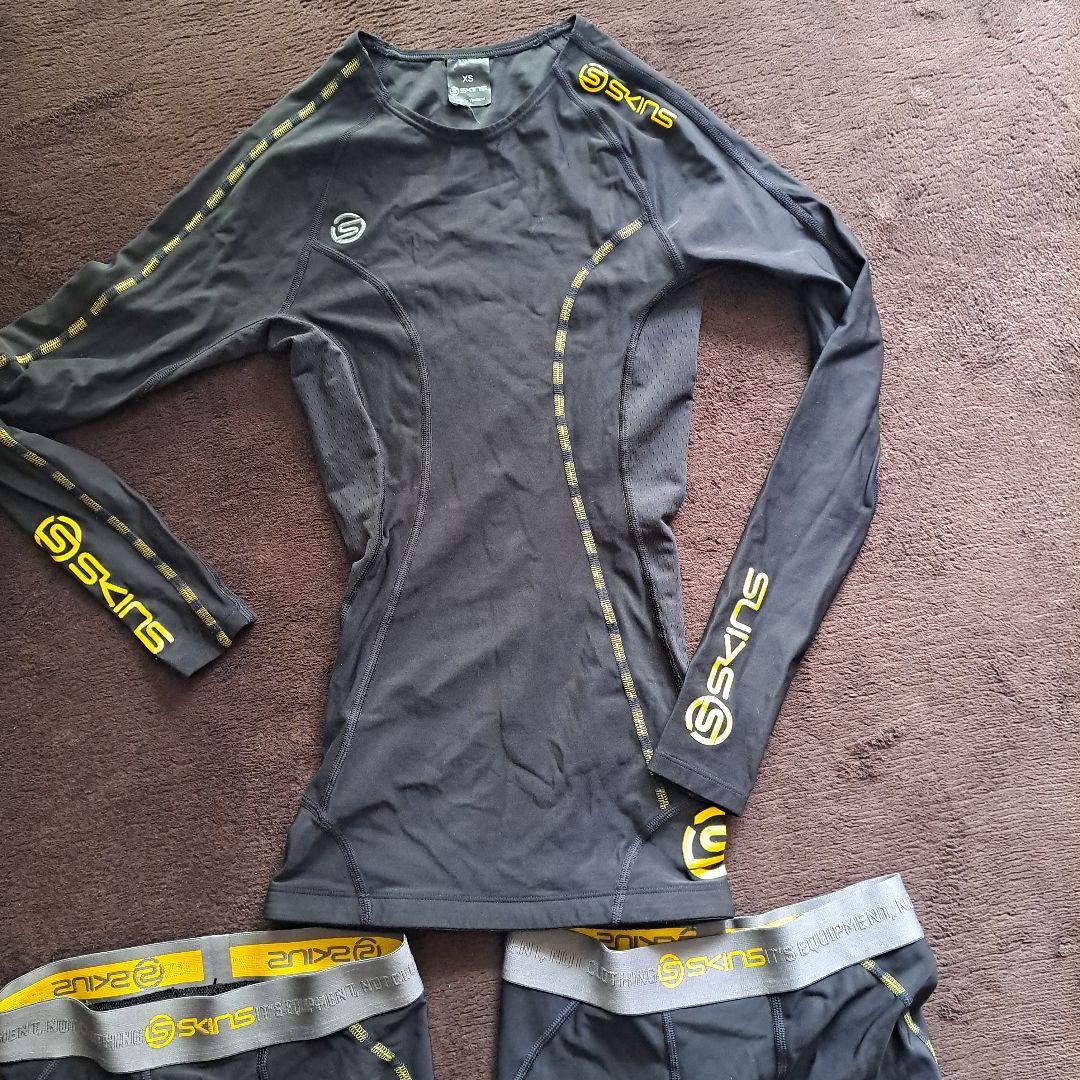 Skins コンプレッションXS 上下セット(タイツ2本) 2XU ウエイト