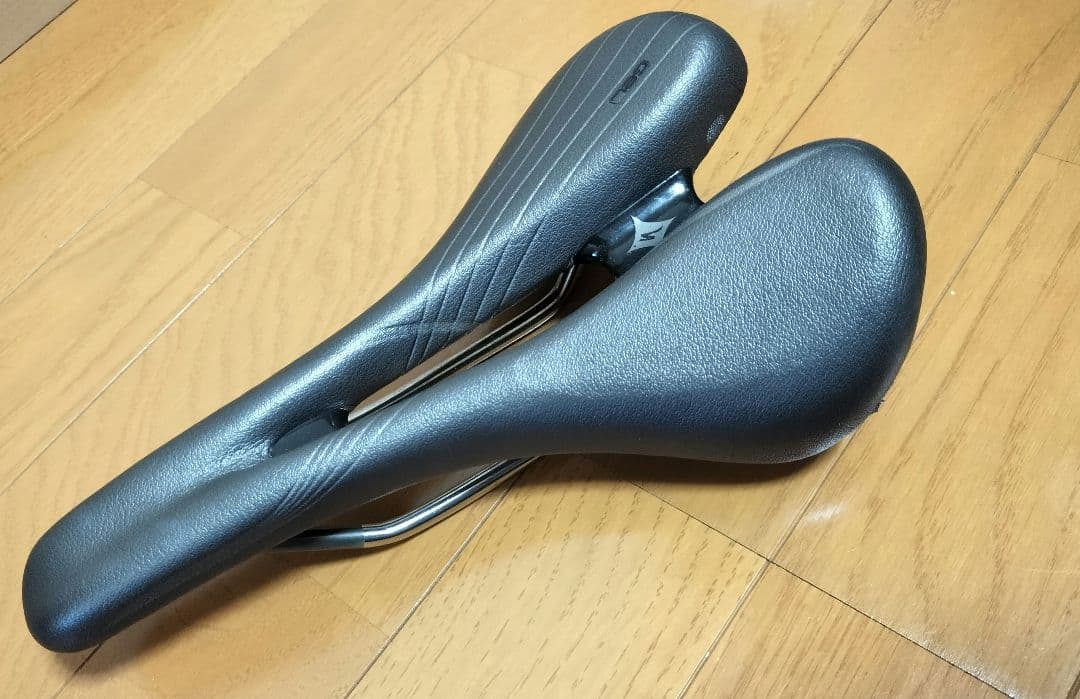 SPECIALIZED　OURA サドル　155mm