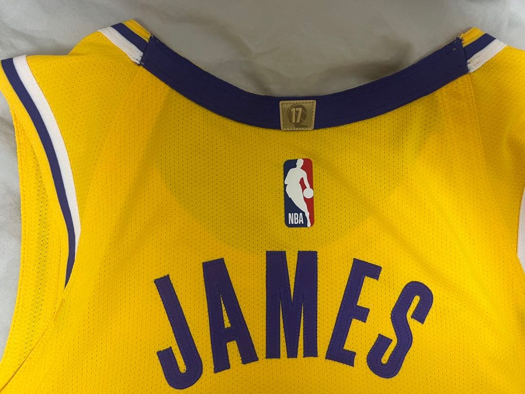 Nike Los Angeles Lakers ユニフォーム　ジェームズレブロン