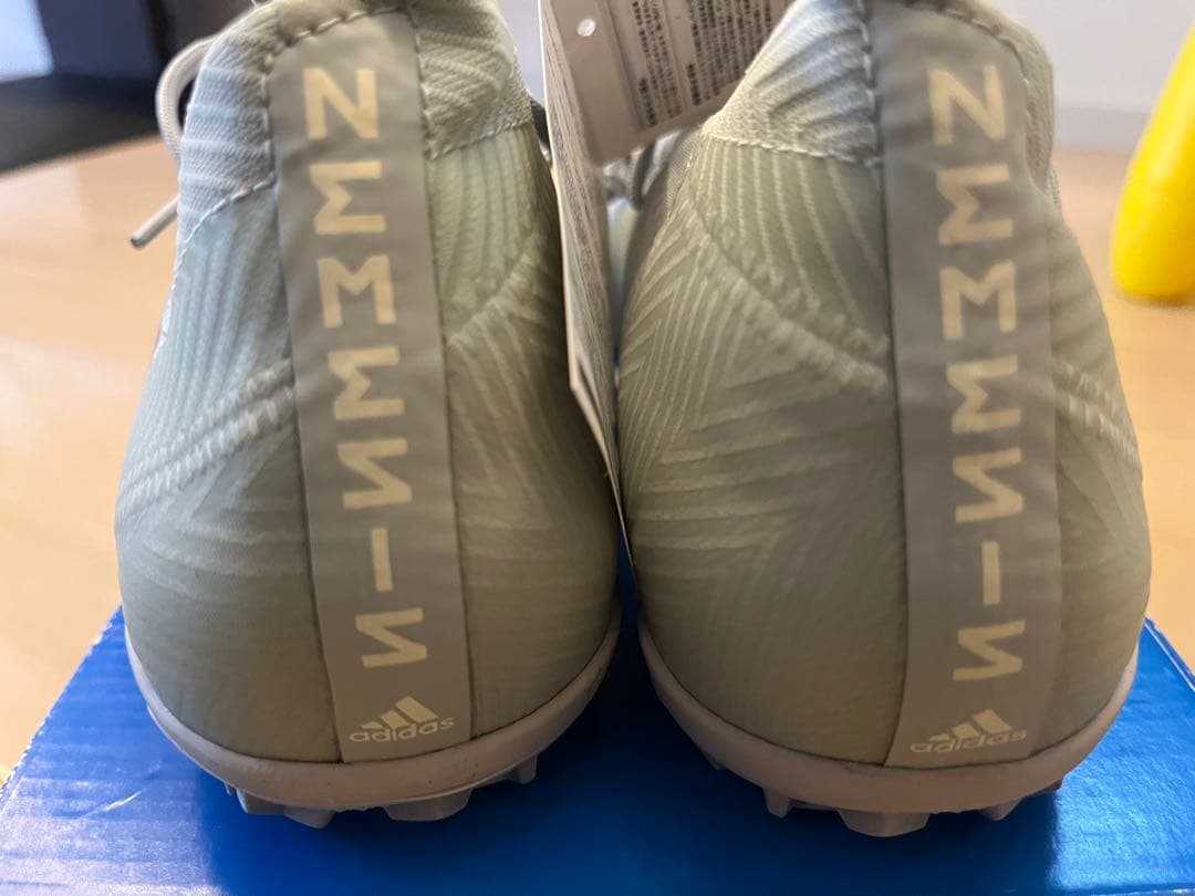 adidas NEMESIS ライトグレー シューズ