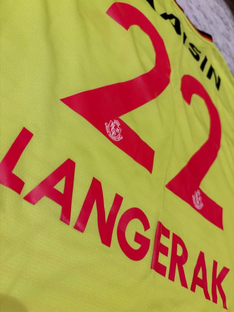 名古屋グランパス 2018年ユニフォームTシャツ ミッチェル ランゲラック選手