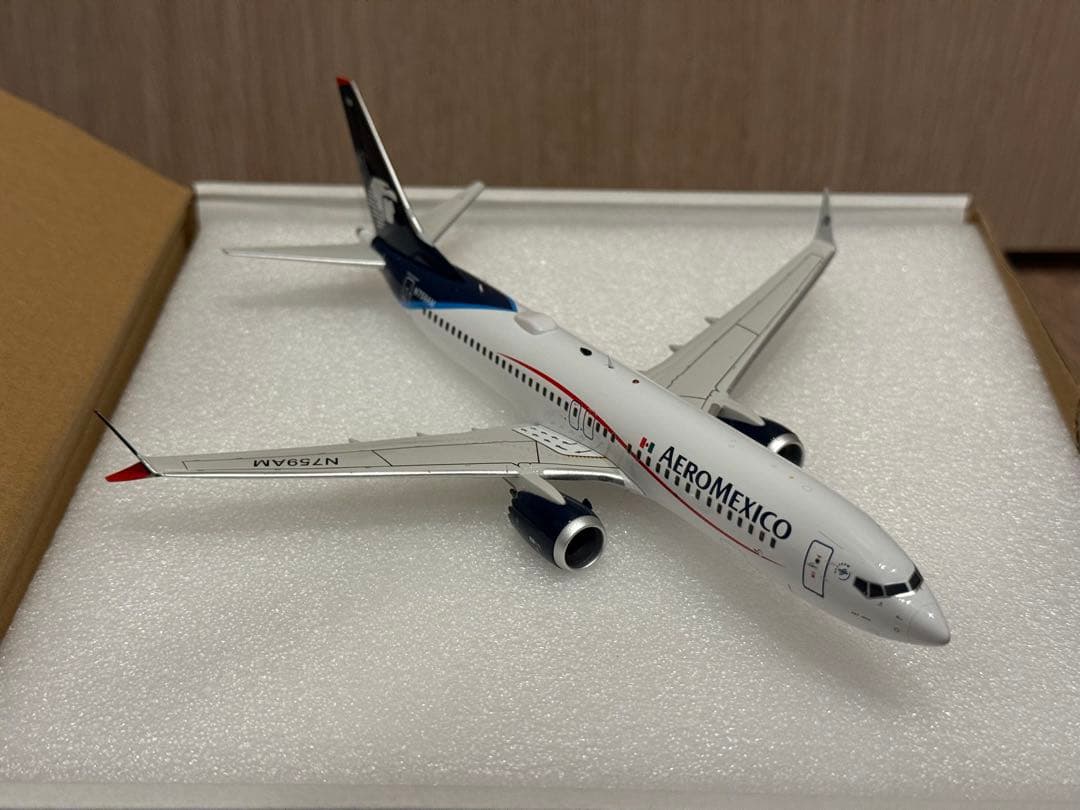 インフライト200 AERO MEXICO B737 MAX8 N759AM