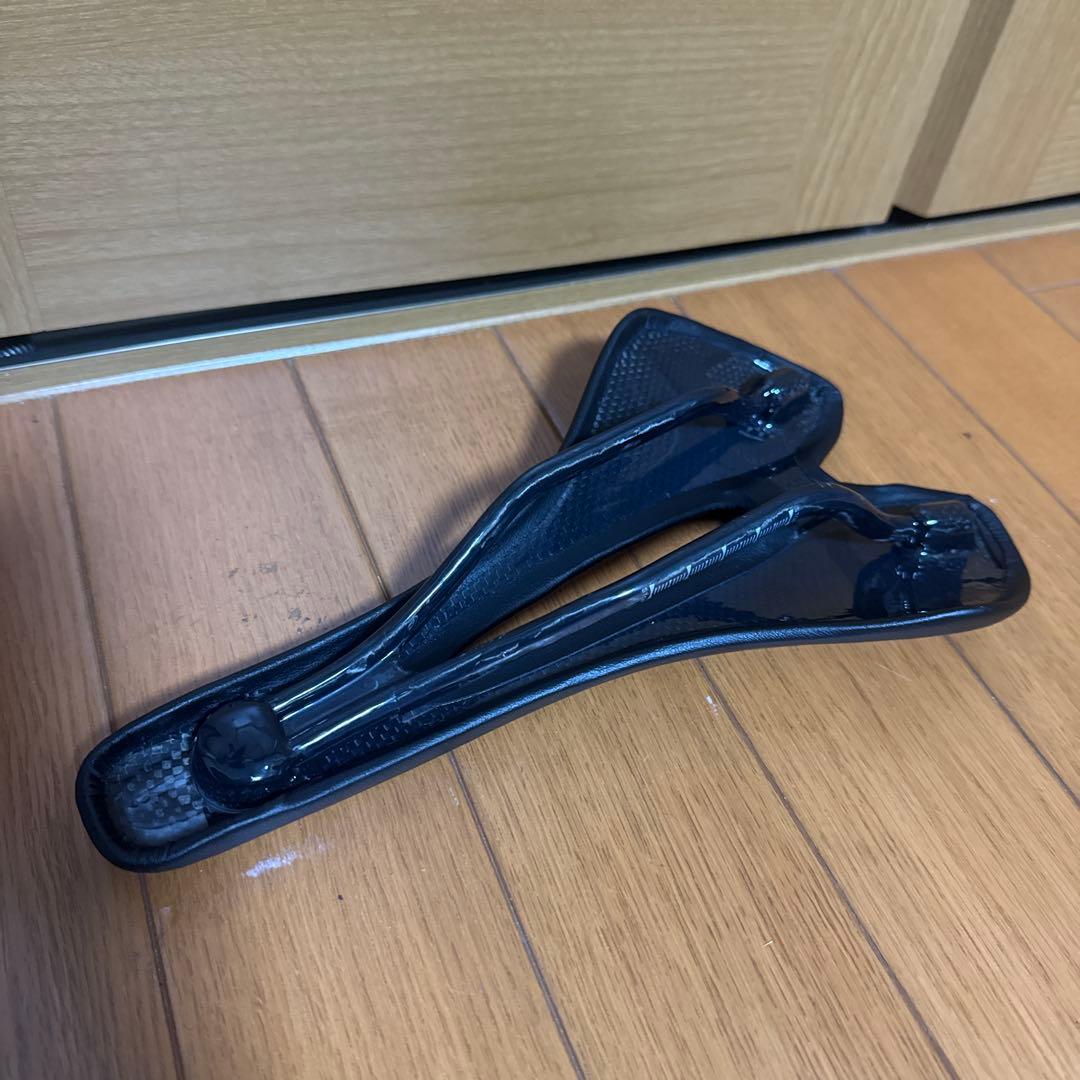 ロードバイク　カーボンサドル