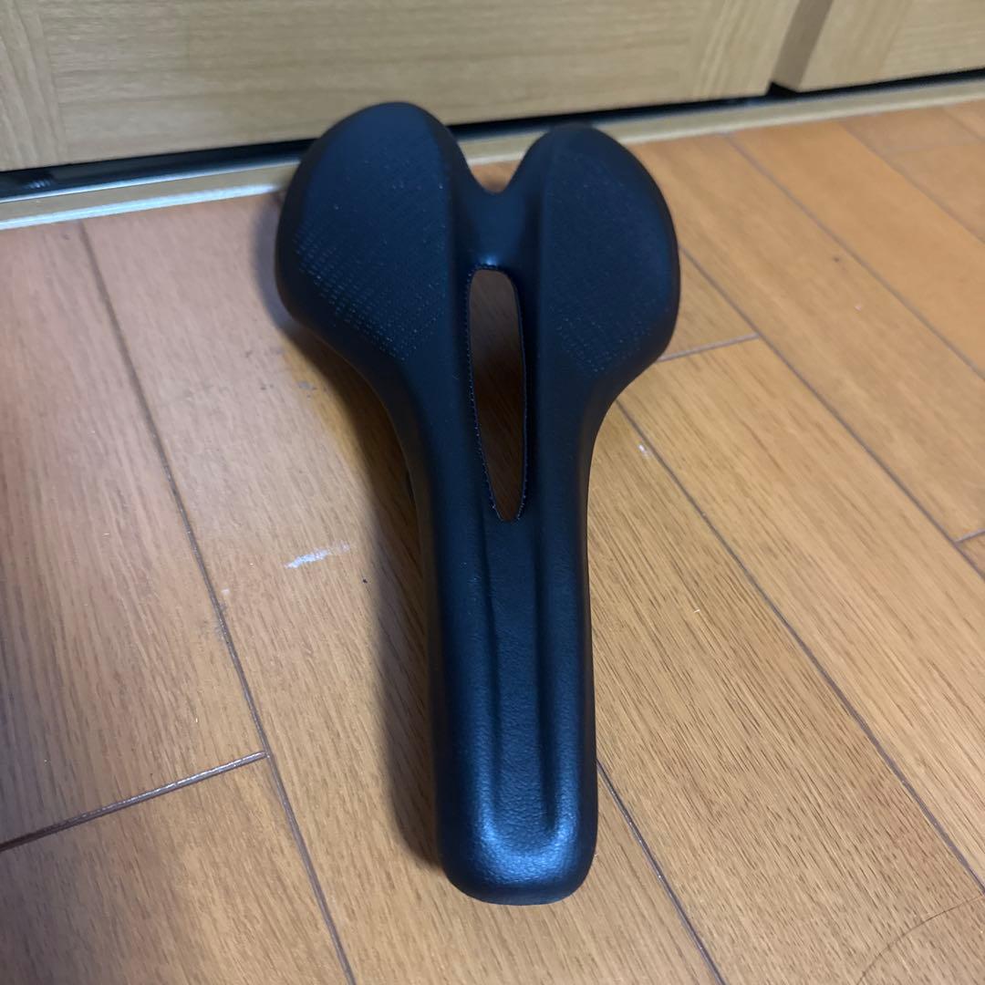 ロードバイク　カーボンサドル