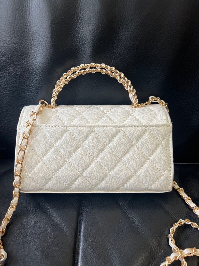 CHANEL ホワイトキルティングバック