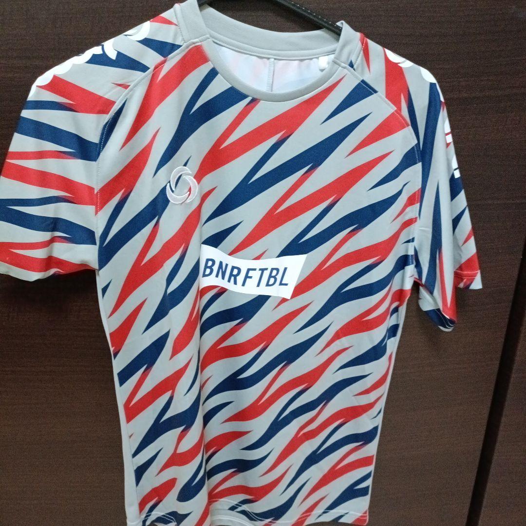 BNRFTBL サッカーシャツ 青と赤のストライプ