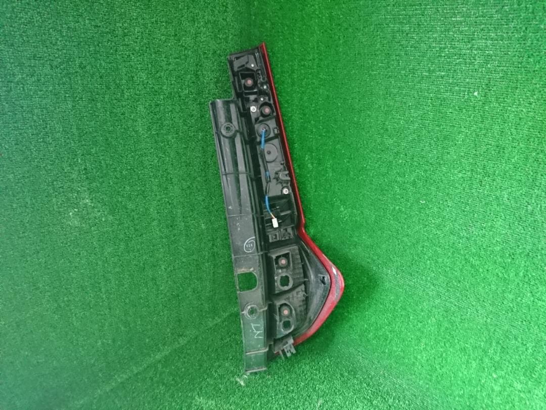 M900A ルーミー 左テールランプ コイト 220-69047(43753)
