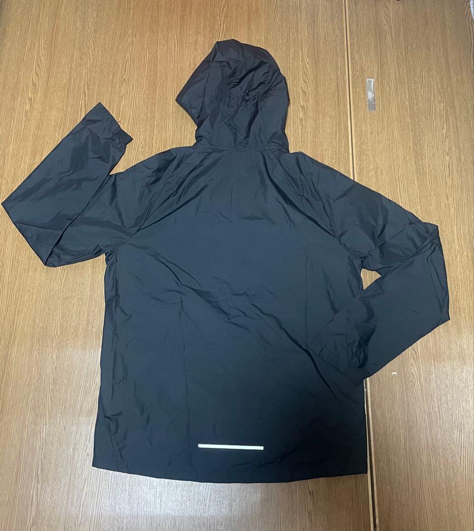 L ☆新品☆ ナイキ　エッセンシャル フーデッド 軽量薄手ランニングジャケット