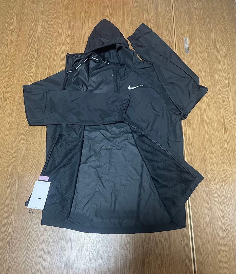 L ☆新品☆ ナイキ　エッセンシャル フーデッド 軽量薄手ランニングジャケット