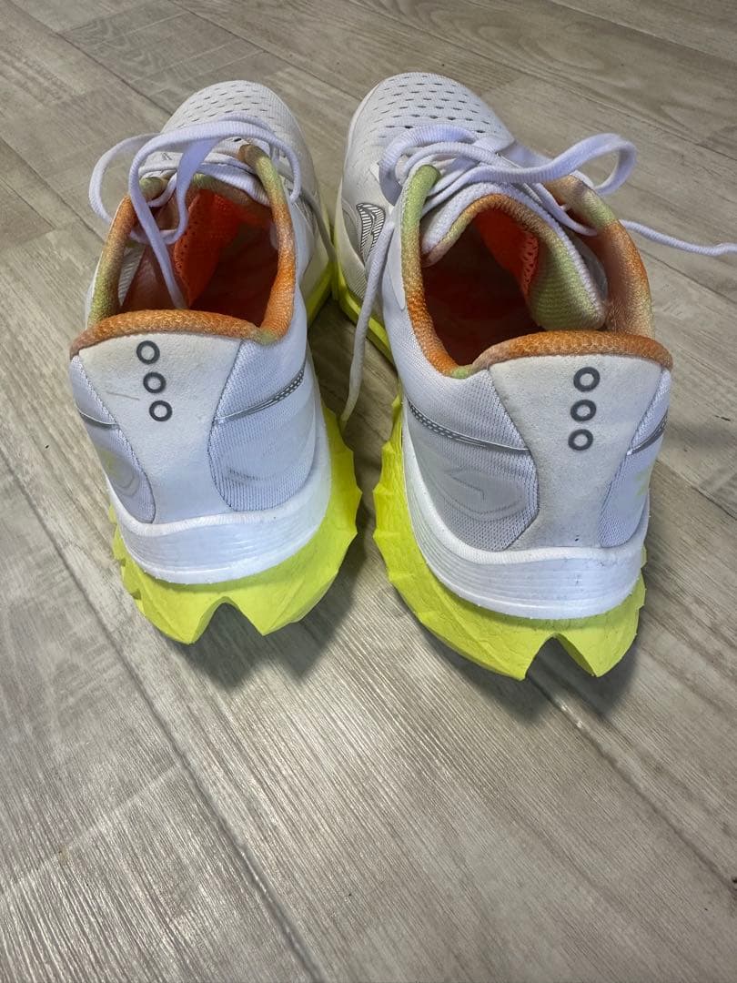 saucony サッカニー　エンドルフィンスピード4 25cm