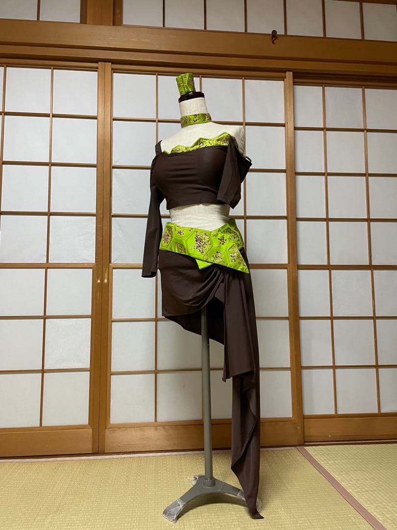 ラテンドレス　焦茶＋抹茶色