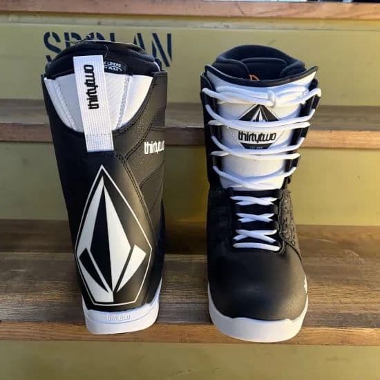 THIRTYTWO 2026 【LASHED VOLCOM】26.0cm