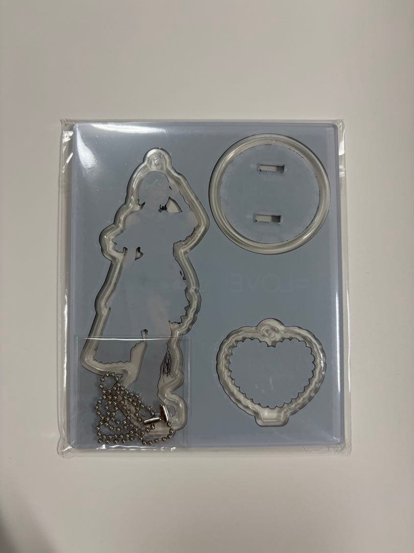 野口衣織　アクスタ　黒衣装