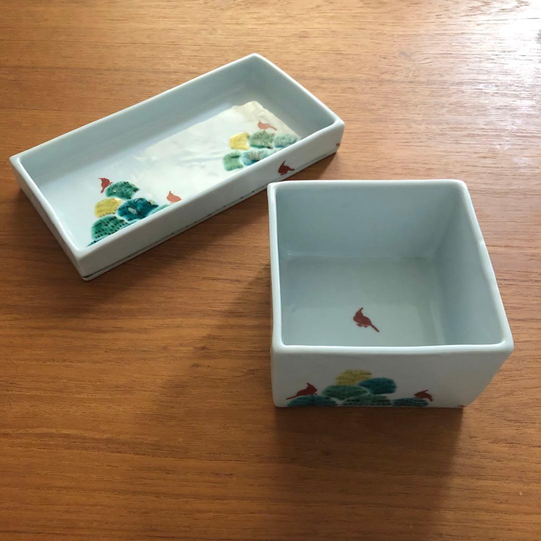 清水なお子　色絵　木々に赤い鳥箱 長方形